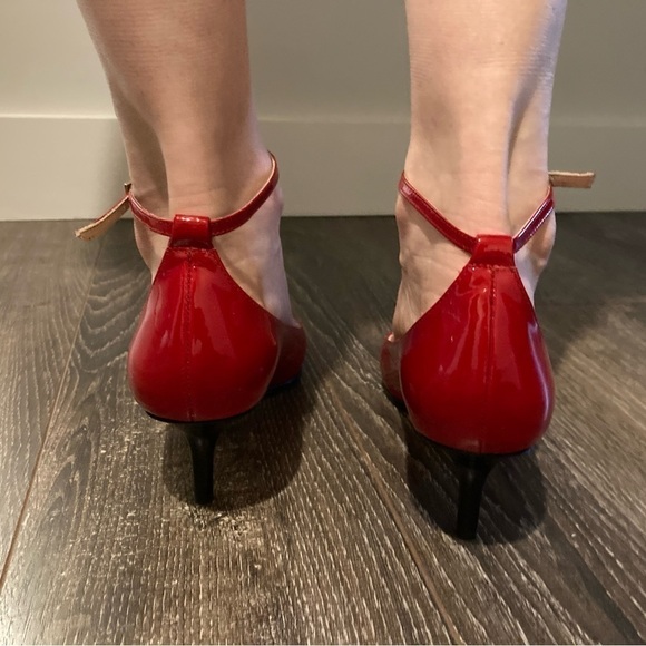 KATE SPADE RED PATENT LEATHER SHOES - Size 7 1/2 - Picture 4 of 10